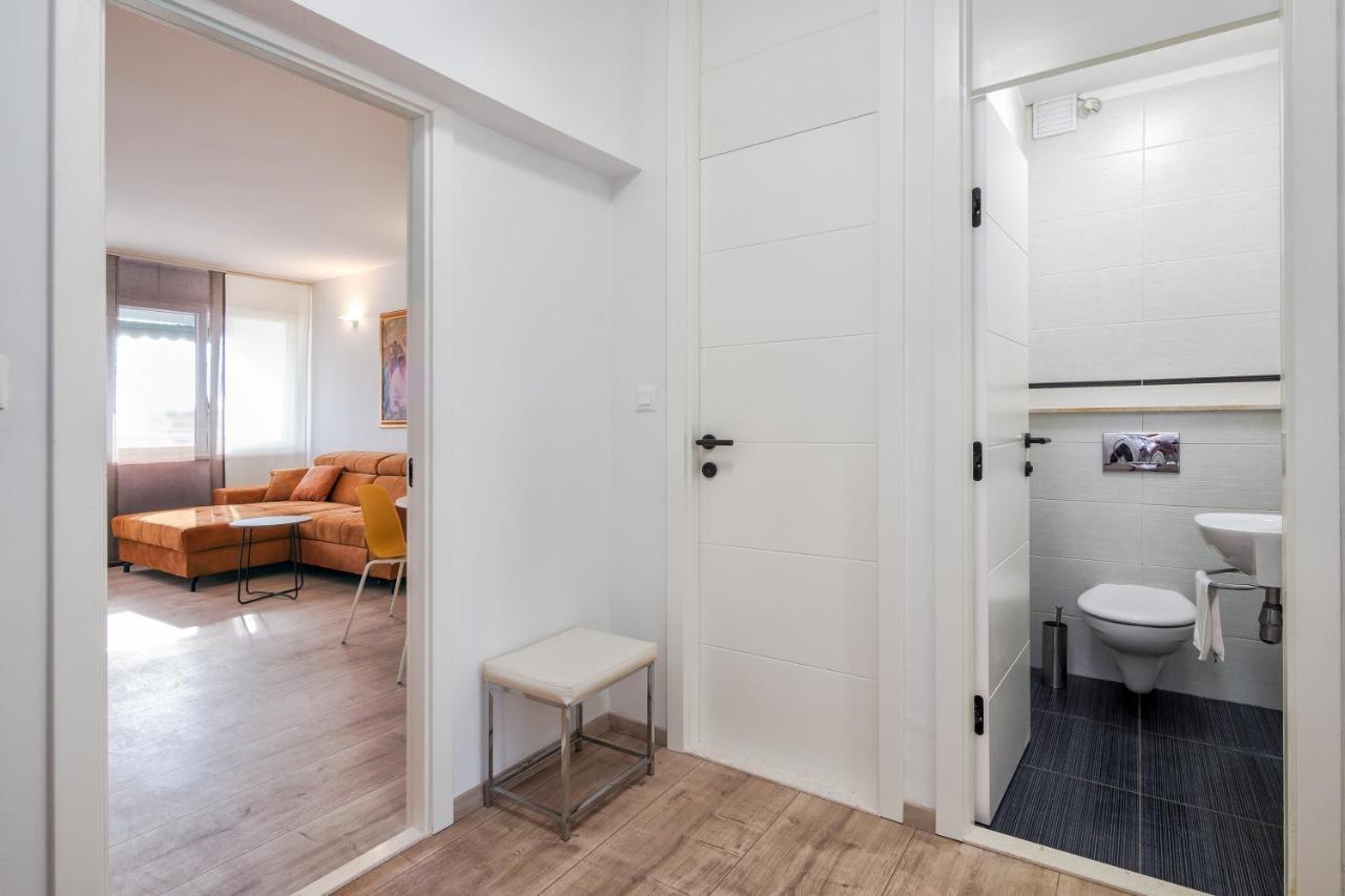 3-Bedroom Sea View Apartment - Balcony, Elevator - Spinut, Split Сплит Екстериор снимка
