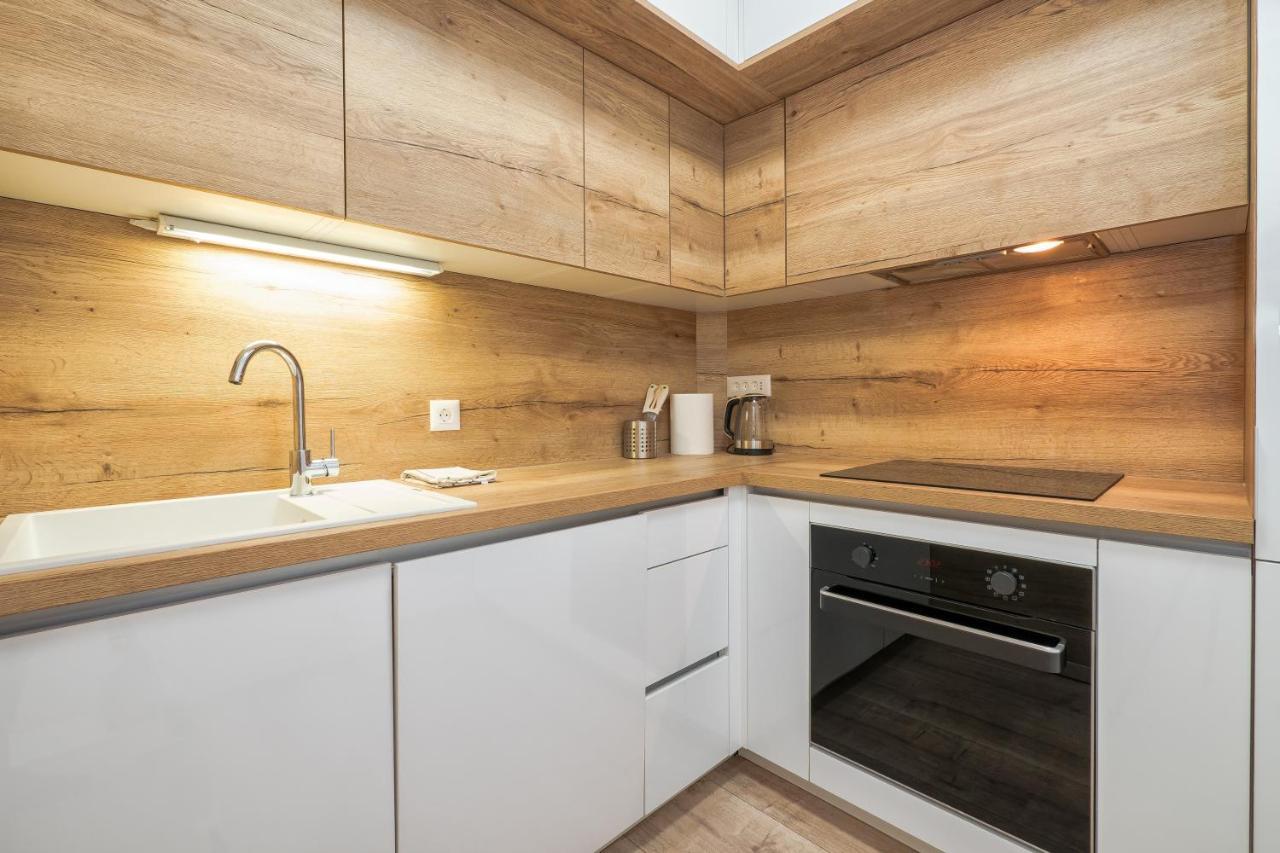 3-Bedroom Sea View Apartment - Balcony, Elevator - Spinut, Split Сплит Екстериор снимка