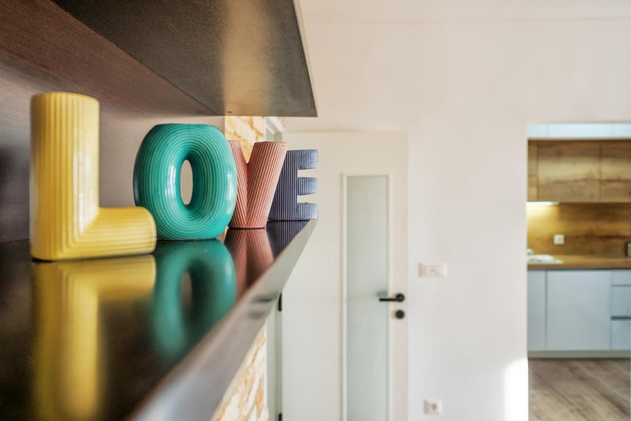 3-Bedroom Sea View Apartment - Balcony, Elevator - Spinut, Split Сплит Екстериор снимка