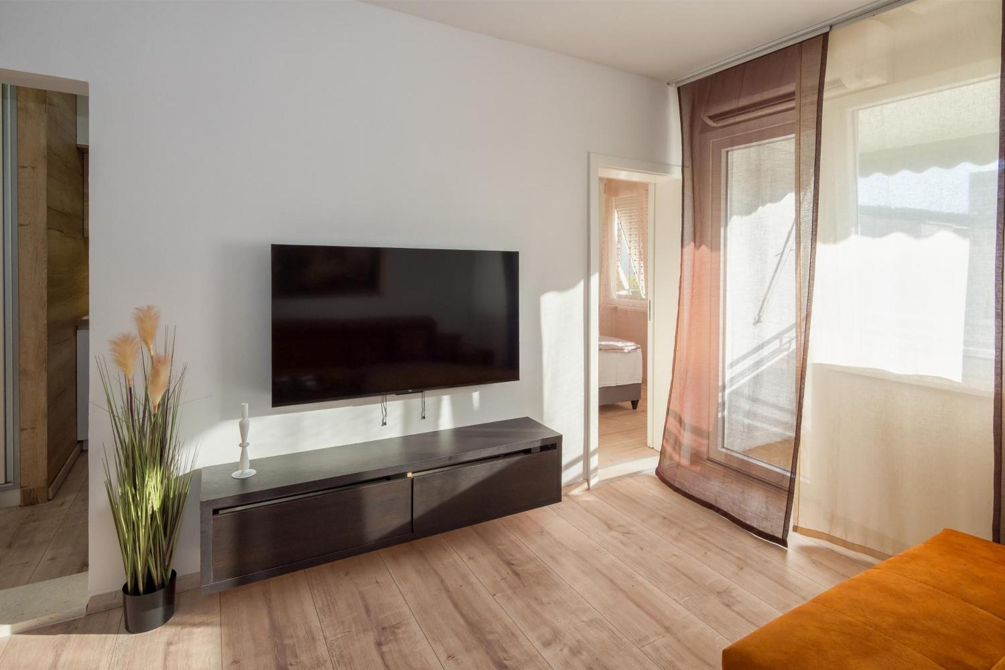3-Bedroom Sea View Apartment - Balcony, Elevator - Spinut, Split Сплит Екстериор снимка