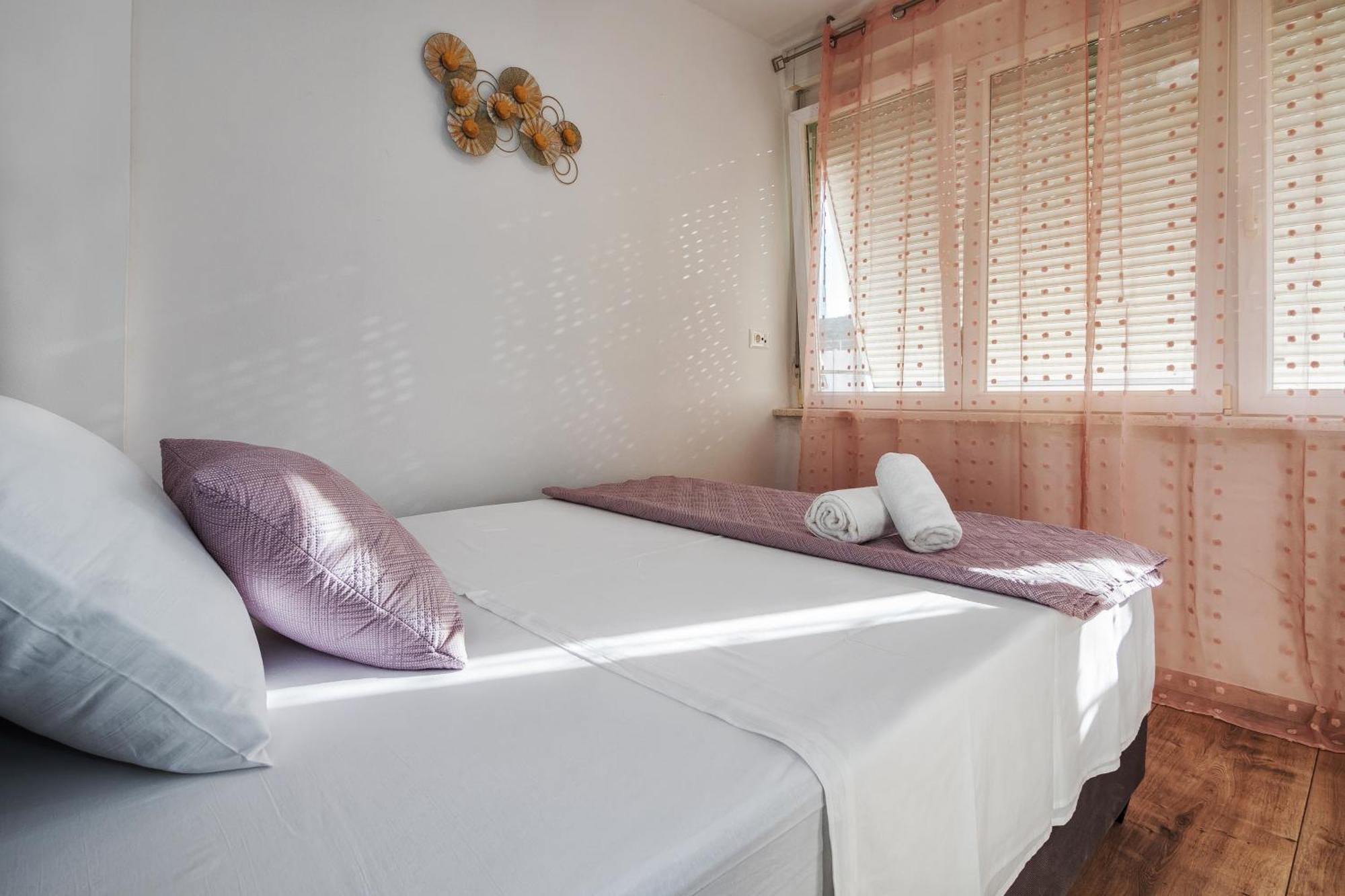3-Bedroom Sea View Apartment - Balcony, Elevator - Spinut, Split Сплит Екстериор снимка
